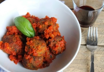 Albóndigas de calabacín con corazón de mozzarella, sin frituras