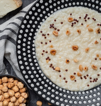 Risotto al Castelmagno con nocciole e perle di Aceto Balsamico di Modena IGP