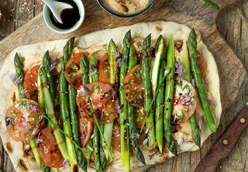 Crispy flat bread with asparagus, tomatoes and peanut hummus