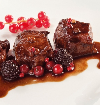 Hirschfilet mit gemischten Beeren und Balsamessig aus Modena