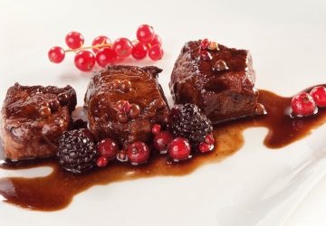 Filetto di cervo con salsa ai frutti di bosco e Aceto Balsamico di Modena IGP