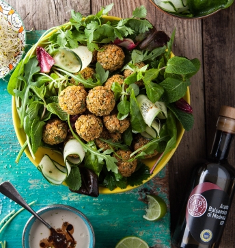 Falafels et sauce tahini au yaourt et Vinaigre Balsamique de Modène IGP