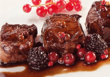 Filet de cerf avec sauce aux fruits des bois et Vinaigre Balsamique de Modène (Aceto Balsamico di Modena IGP) Affiné