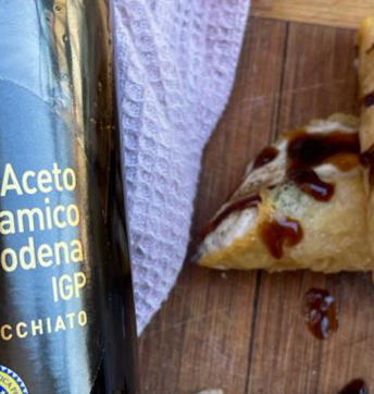 Cannoli salati con mousse di ricotta e riduzione all’Aceto Balsamico di Modena IGP