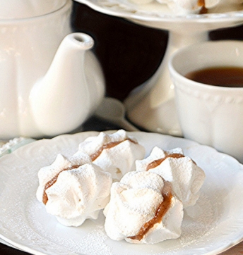 Baci de meringue farcis à la crème de marrons au vinaigre balsamique de Modène IGP