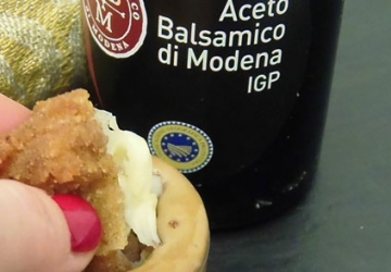 Chicken Nuggets mit Mozzarella-Füllung und Aceto Balsamico di Modena g.g.A. Mayonnaise