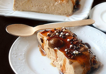 Parfait de gianduia et café avec sauce caramel parfumée au Vinaigre Balsamique de Modène IGP