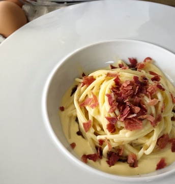 Pasta con zabaione all’Aceto Balsamico di Modena IGP e briciole di prosciutto crudo