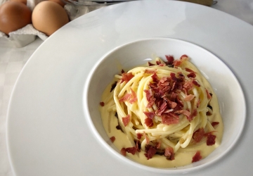 Pasta with sabayon flavoured Balsamic Vinegar of Modena PGI and dry cured ham crisps