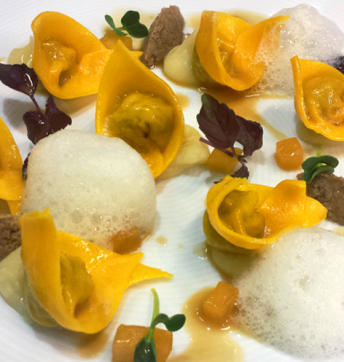 Raviolis de canard et Vinaigre Balsamique de Modène IGP, mousse au gingembre, crème de pommes de terre