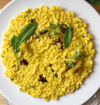 Risotto ai fiori di tarassaco e Aceto Balsamico di Modena IGP