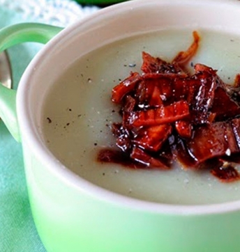 Soupe à l’oignon avec Jambon Prosciutto di Parma AOP croustillant au Vinaigre Balsamique de Modène IGP