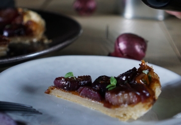 Tarte Tatin mit Aceto Balsamico di Modena g.g.A.-Zwiebeln